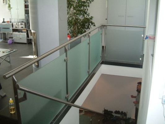 Treppengeländer mit Milchglas