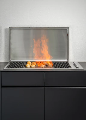 Aussenküche mit Gasgrill und Grillplatte