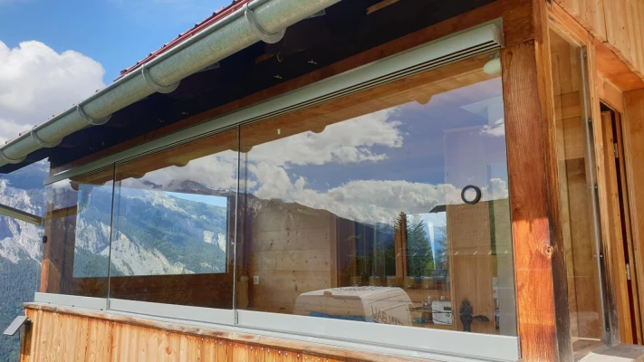 Balkon mit Schiebverglasung