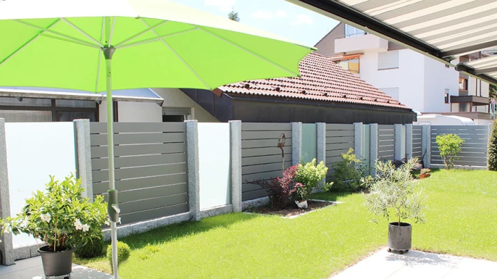 Sichtschutz Aluminium mit Milchglassichtschutz