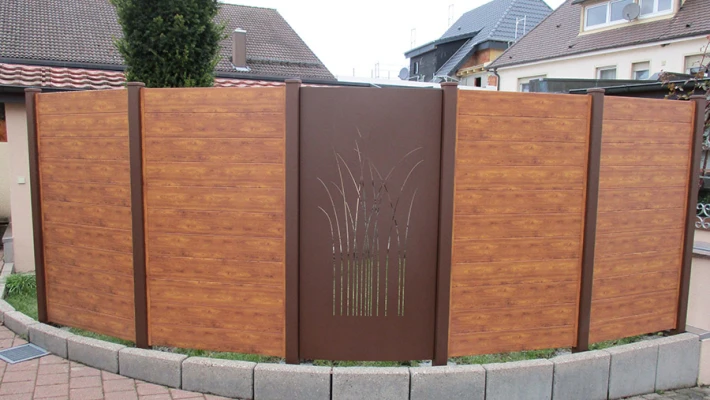 Sichtschutz Aluminium in Holzoptik
