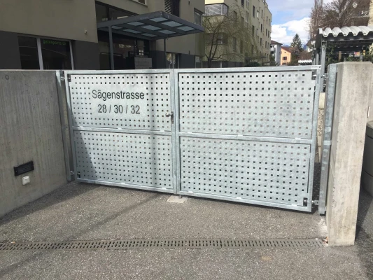 Eingangstor zu Wohnsiedlung