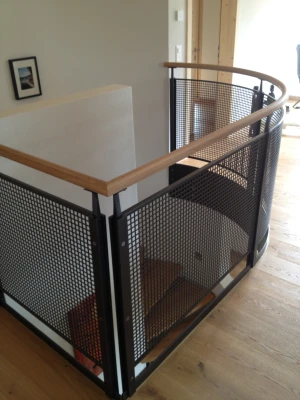 Geländer mit Lochblech