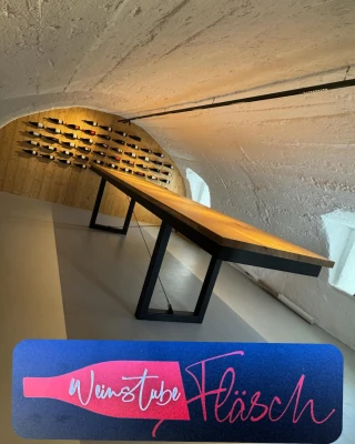 grosser Metall Holztisch