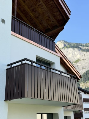 Balkongeländer Aluminium Holzoptik