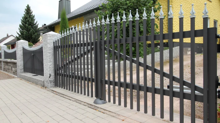 Drehtor Aluminium spezielle Spitze